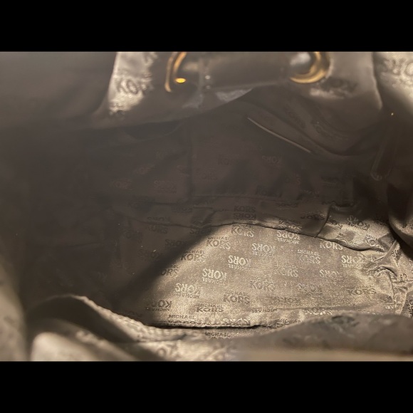 Gently used authentic Michael kors bag ! No rips , no tears , no stains ! - Picture 6 of 9